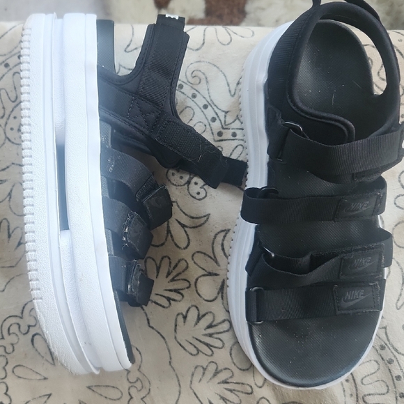 Nike Black Sandals with White Sole - Picture 1 of 3